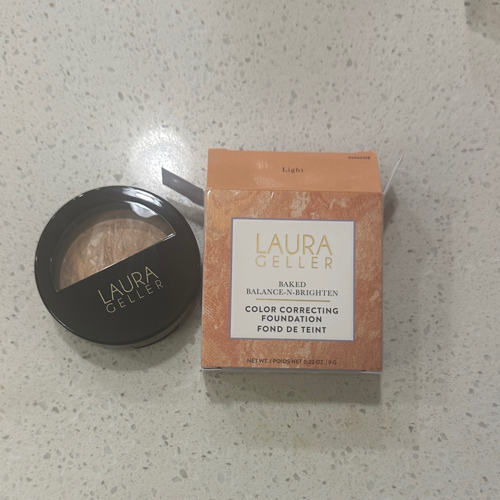 Laura Geller Baked Balance-N-Brighten Foundation - Light NEW UNUSED - Picture 2 of 2